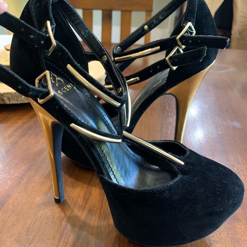 5 1/2 inch gold stilettos. Black and gold, size 7.5